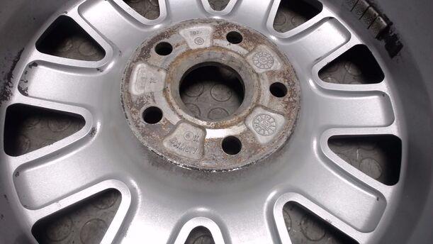Foto: ALUFELGE 6X15 ET45 eines Audi A4 1.6 Style