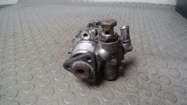 Foto: PUMPE SERVOLENKUNG/ SERVOPUMPE eines VW Passat Variant 1.9 TDI Style