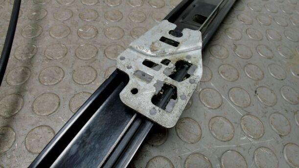 Foto: FENSTERHEBER VORNE LINKS eines BMW 316i Style
