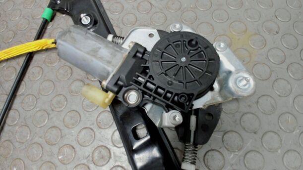 Foto: FENSTERHEBER VORNE LINKS eines BMW 316i Style
