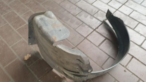 Foto: RADHAUSSCHALE / INNENKOTFLÜGEL VORNE LINKS eines Peugeot 106 Style