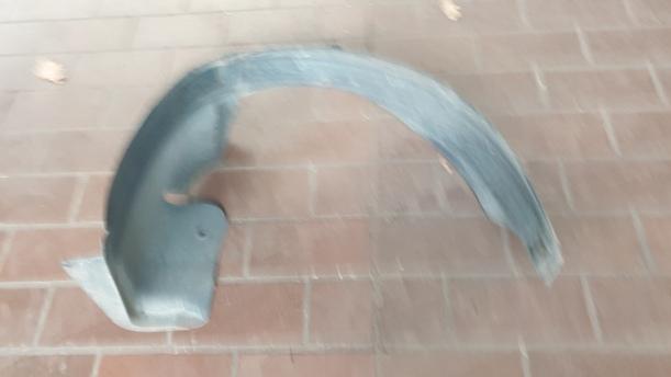 Foto: RADHAUSSCHALE / INNENKOTFLÜGEL VORNE LINKS eines Peugeot 106 Style