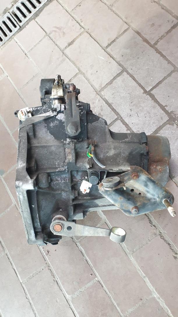 Foto: 5-GANG SCHALTGETRIEBE eines Peugeot 106 Style