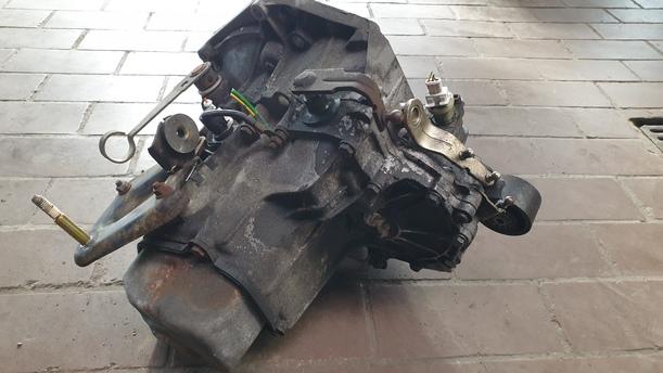 Foto: 5-GANG SCHALTGETRIEBE eines Peugeot 106 Style