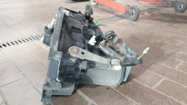 Foto: 5-GANG SCHALTGETRIEBE eines Peugeot 106 Style