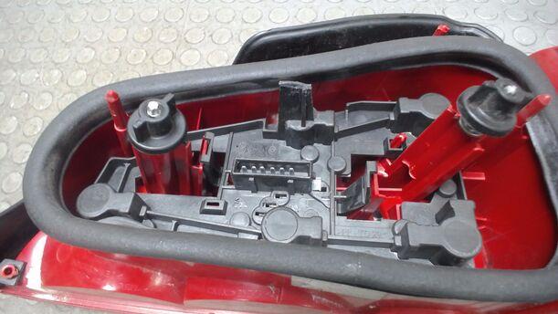 Foto: HECKLEUCHTE / RÜCKLICHT LINKS eines Peugeot 106 Style