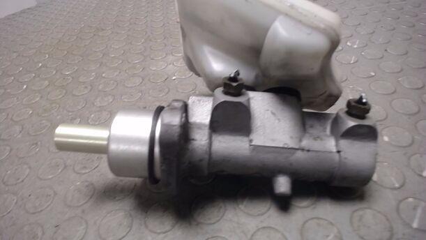 Foto: HAUPTBREMSZYLINDER eines Peugeot 106 Style