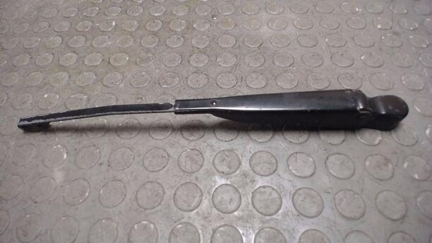 Foto: SCHEIBENWISCHERARM HINTEN eines Peugeot 106 Style