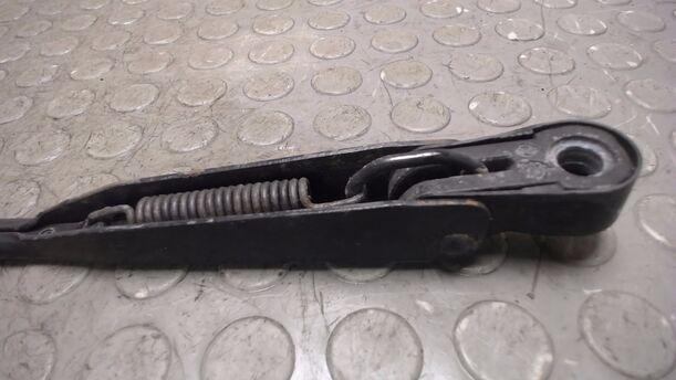 Foto: SCHEIBENWISCHERARM HINTEN eines Peugeot 106 Style