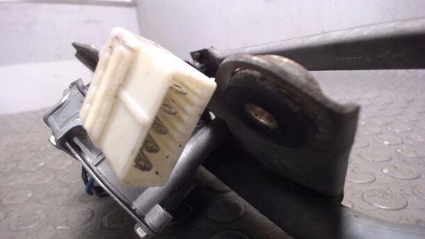 Foto: SCHEIBENWISCHERMOTOR VORNE eines Peugeot 106 Style