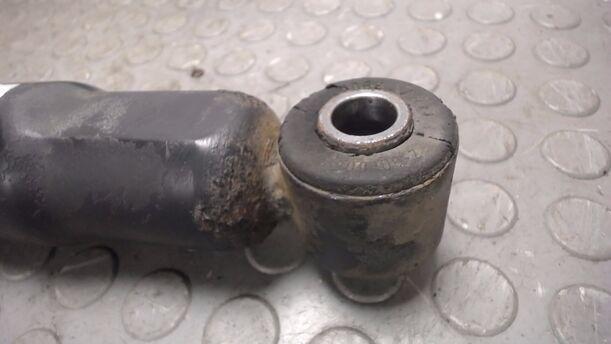 Foto: STOSSDÄMPFERPAAR HINTEN eines Peugeot 106 Style