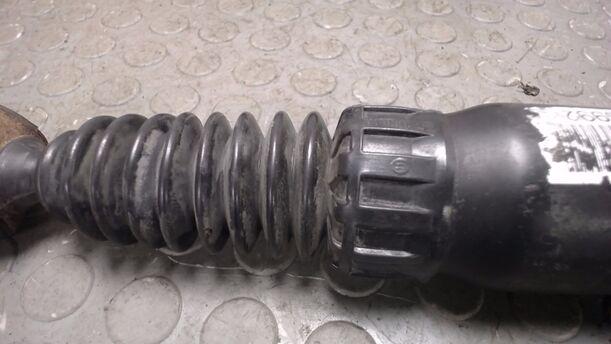Foto: STOSSDÄMPFERPAAR HINTEN eines Peugeot 106 Style