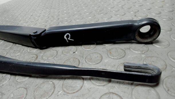 Foto: SCHEIBENWISCHERARME VORNE eines BMW 316i Style