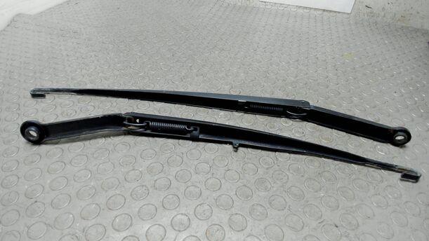 Foto: SCHEIBENWISCHERARME VORNE eines BMW 316i Style