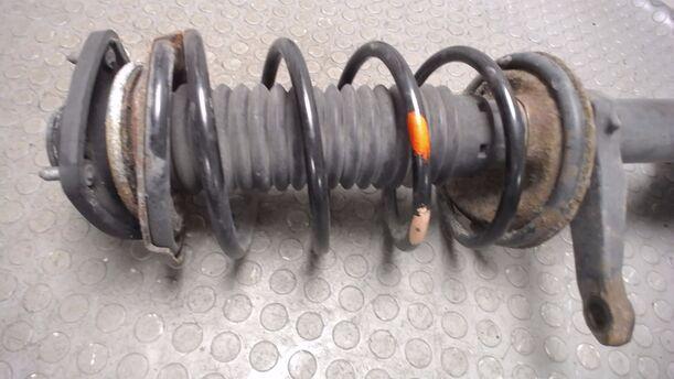 Foto: FEDERBEIN MIT ACHSSCHENKEL LINKS eines Peugeot 106 Style