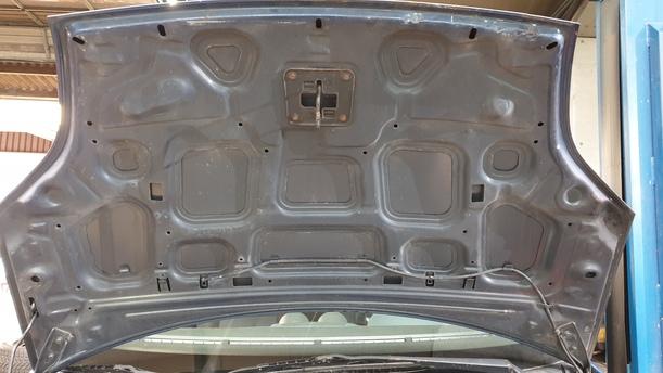 Foto: MOTORHAUBE eines Ford Fiesta 1.4 Style