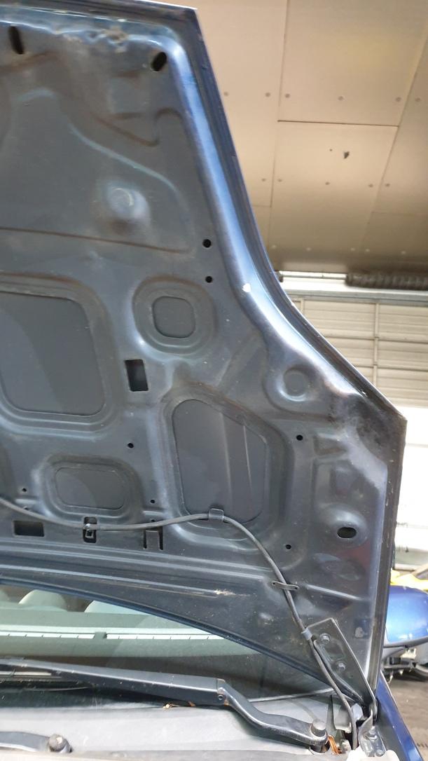 Foto: MOTORHAUBE eines Ford Fiesta 1.4 Style