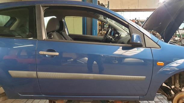 Foto: TÜR VORNE RECHTS ( 2/3 TÜRER ) eines Ford Fiesta 1.4 Style