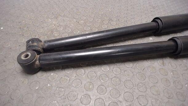 Foto: STOSSDÄMPFERPAAR HINTEN eines Ford Fiesta 1.4 Style