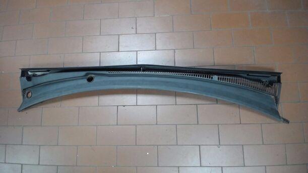Foto: WINDLAUF / ABDECKUNG WASSERKASTEN eines Ford Fiesta 1.4 Style