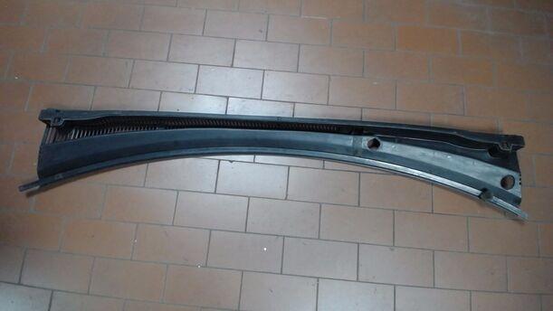 Foto: WINDLAUF / ABDECKUNG WASSERKASTEN eines Ford Fiesta 1.4 Style