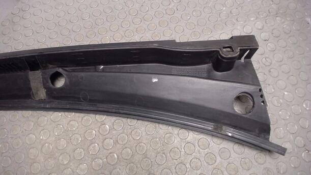 Foto: WINDLAUF / ABDECKUNG WASSERKASTEN eines Ford Fiesta 1.4 Style