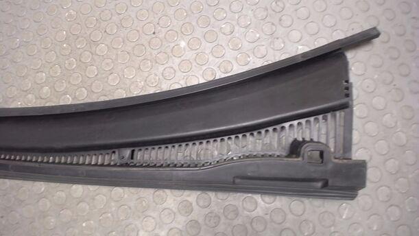 Foto: WINDLAUF / ABDECKUNG WASSERKASTEN eines Ford Fiesta 1.4 Style
