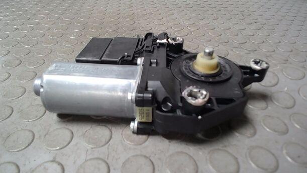 Foto: FENSTERHEBERMOTOR HINTEN LINKS eines VW Golf Plus 1.6 FSI Style