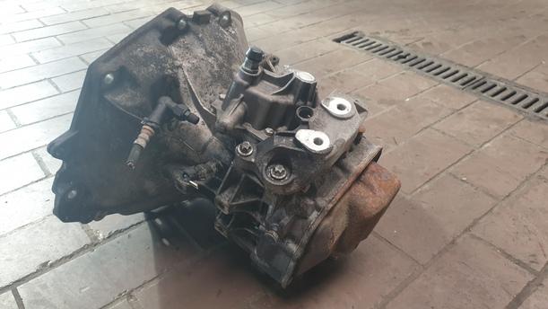 Foto: SCHALTGETRIEBE 5-GANG eines Opel Meriva 1.6 Style