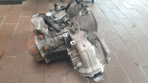 Foto: SCHALTGETRIEBE 5-GANG eines Opel Meriva 1.6 Style