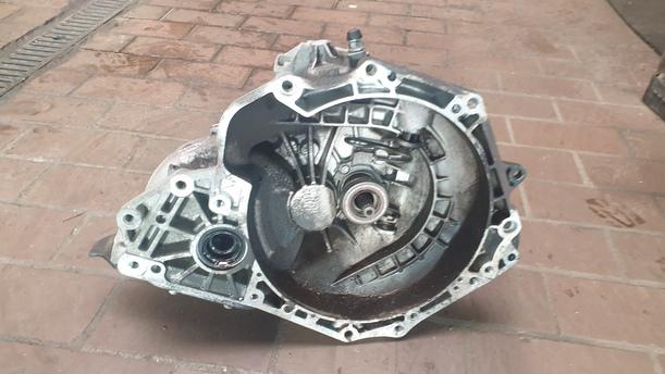 Foto: SCHALTGETRIEBE 5-GANG eines Opel Meriva 1.6 Style