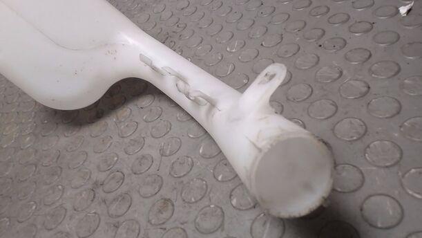 Foto: SCHEIBENWASCHBEHÄLTER eines Ford Fiesta 1.4 Style