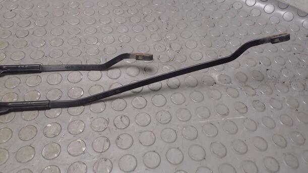 Foto: SCHEIBENWISCHERARME VORNE eines Ford Fiesta 1.4 Style