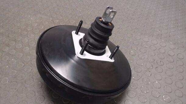 Foto: BREMSKRAFTVERSTÄRKER eines Ford Fiesta 1.4 Style