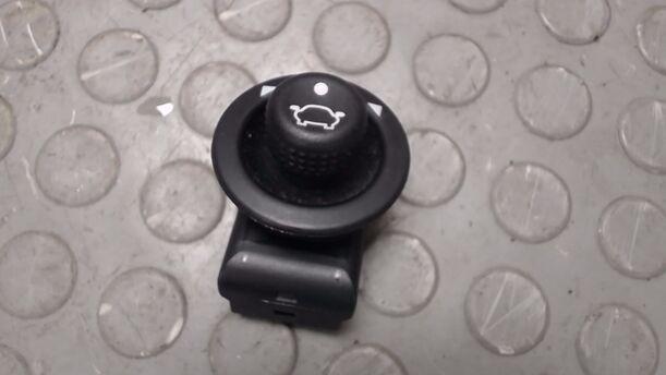 Foto: SCHALTER AUSSENSPIEGELVERSTELLUNG eines Ford Fiesta 1.4 Style