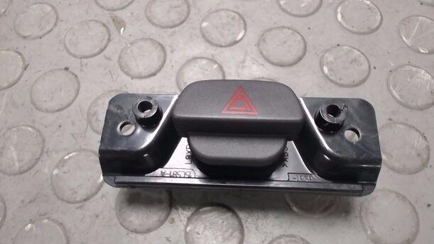 Foto: SCHALTER WARNBLINKANLAGE eines Ford Fiesta 1.4 Style