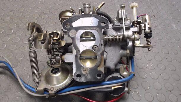Foto: VERGASER eines Mazda 121 L
