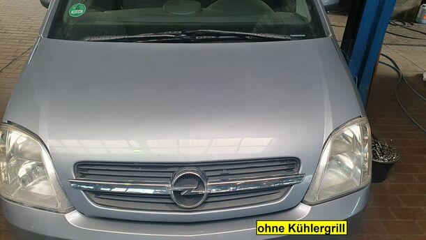 Foto: MOTORHAUBE eines Opel Meriva 1.6 L