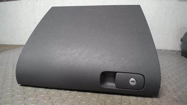 Foto: HANDSCHUHFACH eines VW Golf Plus 1.6 FSI L