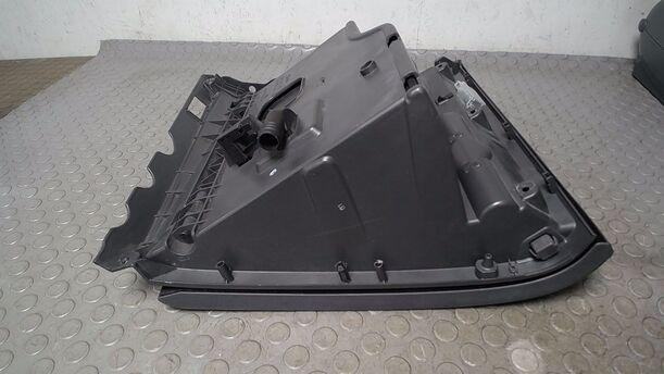 Foto: HANDSCHUHFACH eines VW Golf Plus 1.6 FSI L