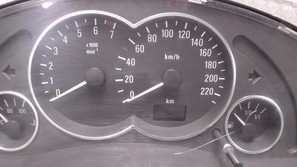 Foto: TACHOEINHEIT eines Opel Meriva 1.6 L
