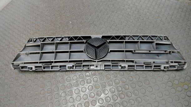 Foto: KÜHLERGRILL eines Mercedes-Benz A 160 L