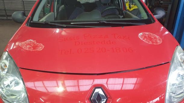 Foto: MOTORHAUBE ( LACKIERUNGSBEDÜRFTIG ) eines Renault Twingo 1.2 L