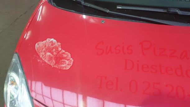 Foto: MOTORHAUBE ( LACKIERUNGSBEDÜRFTIG ) eines Renault Twingo 1.2 L