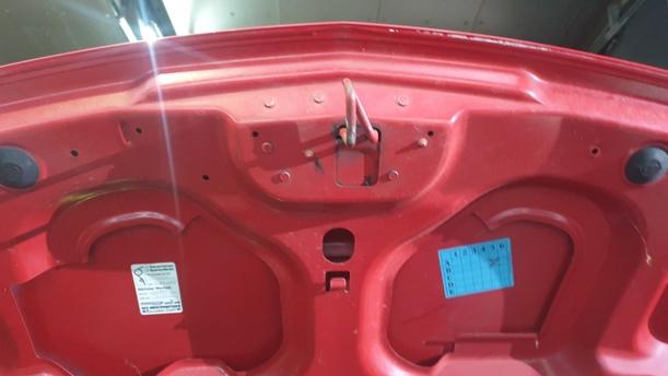 Foto: MOTORHAUBE ( LACKIERUNGSBEDÜRFTIG ) eines Renault Twingo 1.2 L