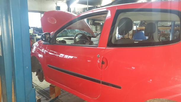 Foto: TÜR LINKS eines Renault Twingo 1.2 L