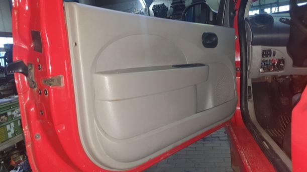 Foto: TÜR LINKS eines Renault Twingo 1.2 L
