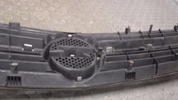 Foto: KÜHLERGRILL eines Opel Meriva 1.6 L