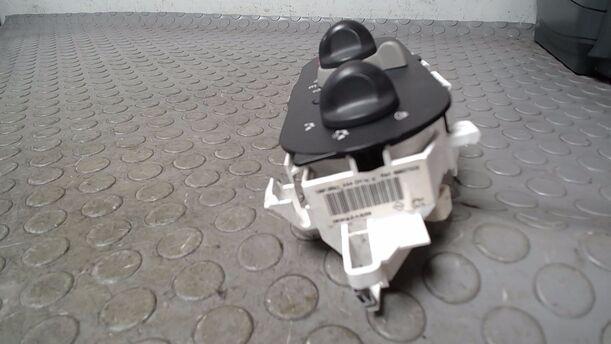 Foto: HEIZUNGSBETÄTIGUNG ( OHNE KLIMAANLAGE ) eines Renault Twingo 1.2 L