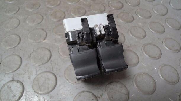 Foto: FENSTERHEBERSCHALTER eines Renault Twingo 1.2 L